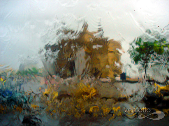 gate of india refracted thru a waterfall (Mumbai 2008)